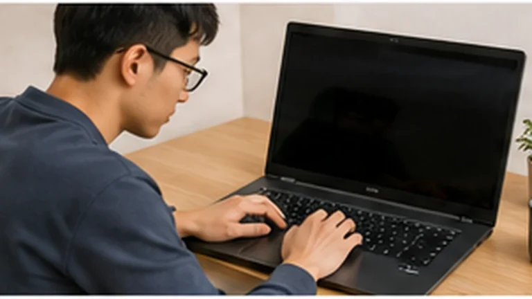 노트북 배터리 교체 시기 정보를 비교하는 실제 생활 장면